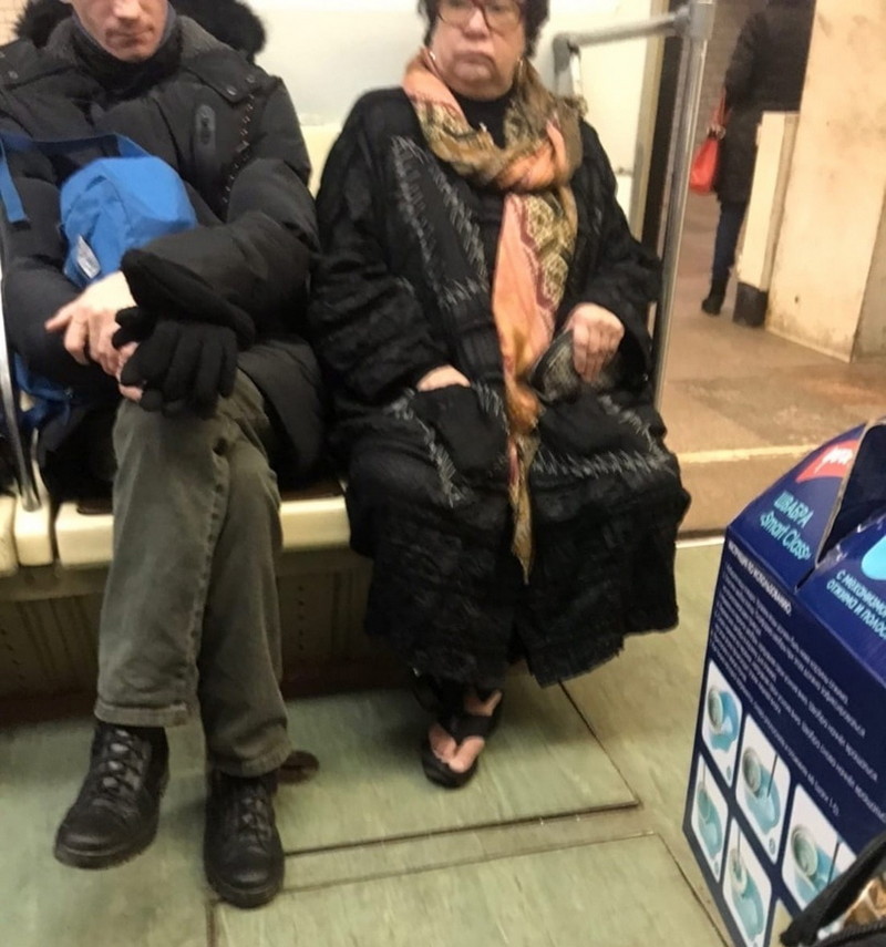 Strange People In The Subway (21 pics)