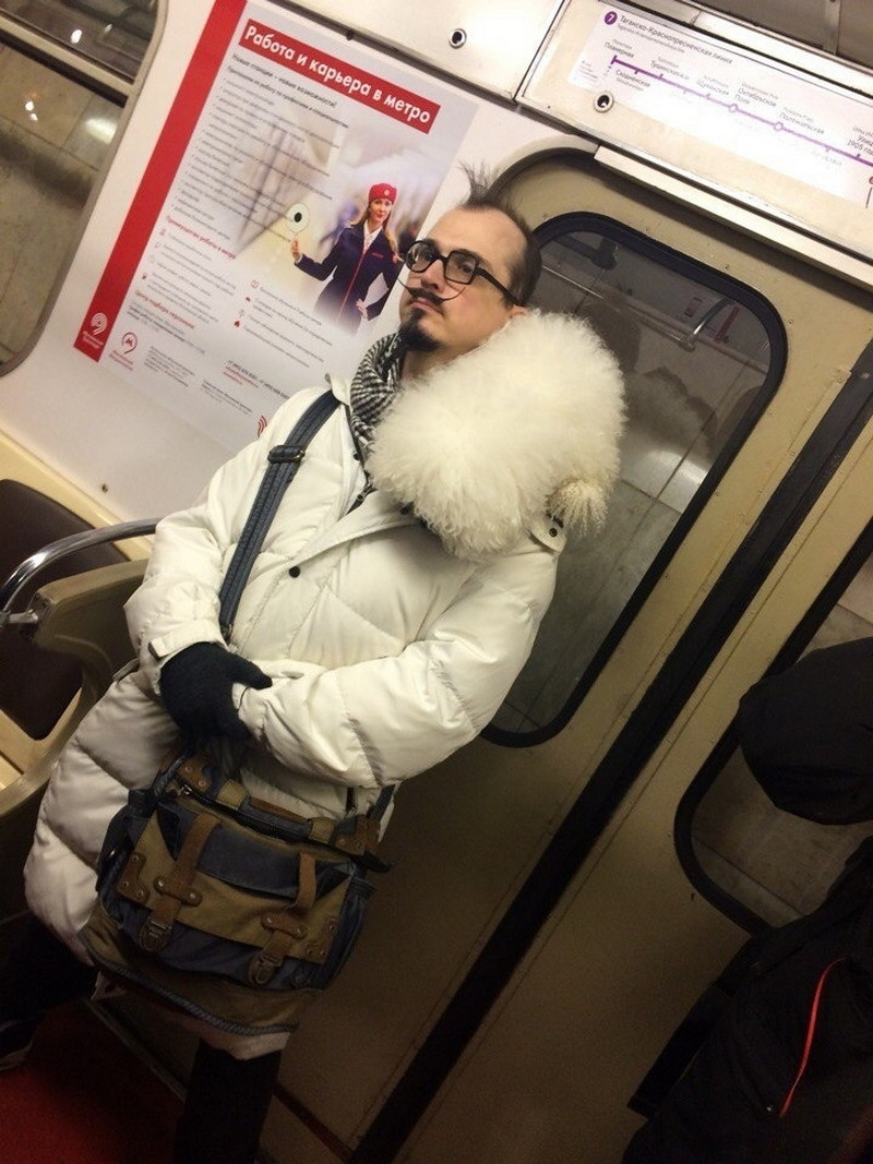 Strange People In The Subway (21 pics)