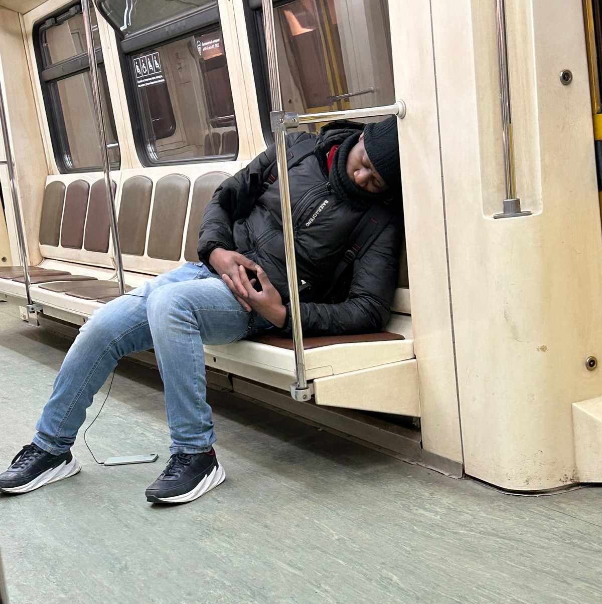 Strange People In The Subway (21 pics)