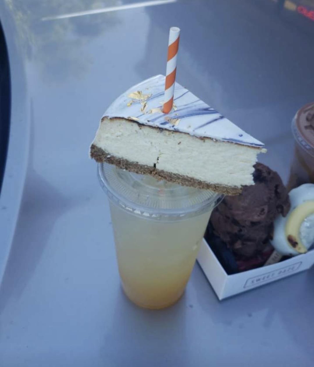 Odd Food Serving (22 pics)