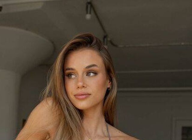 Bikini Girls (51 pics)