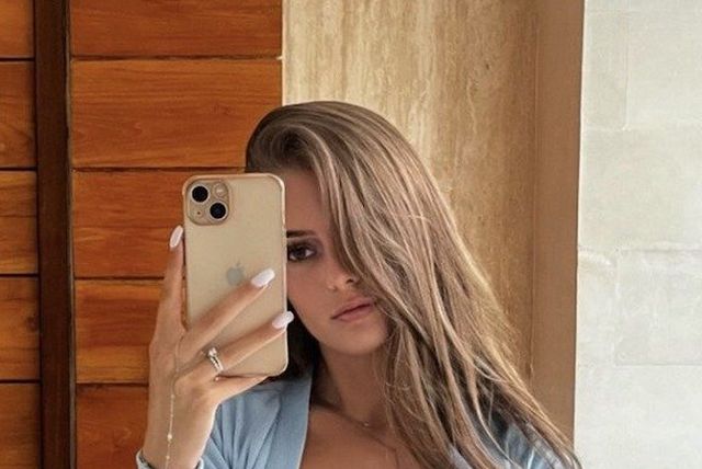 Braless Girls (40 pics)