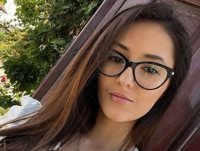 Girls In Glasses (55 pics)