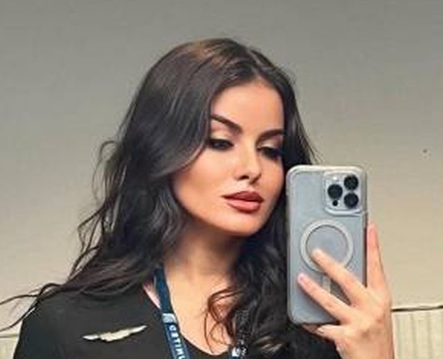 Hot Flight Attendants Without Uniform (25 pics)