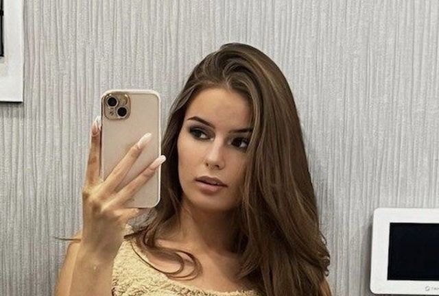 Selfie Girls (34 pics)