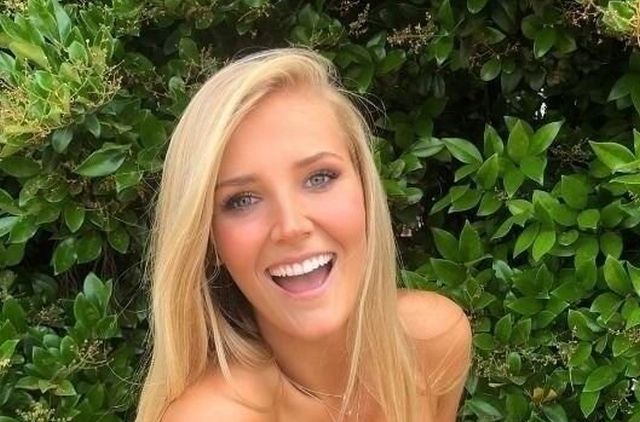 Girls With Tan Lines (32 pics)