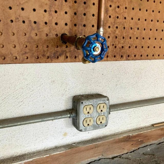 Odd Finds In Houses (15 pics)