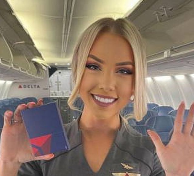 Hot Flight Attendants (27 pics)