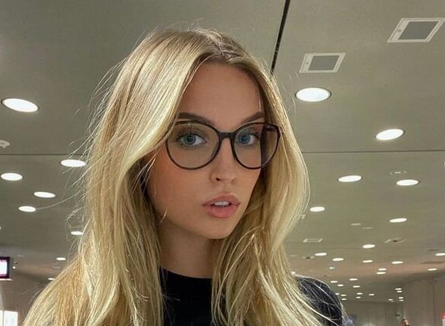 Girls In Glasses (33 pics)