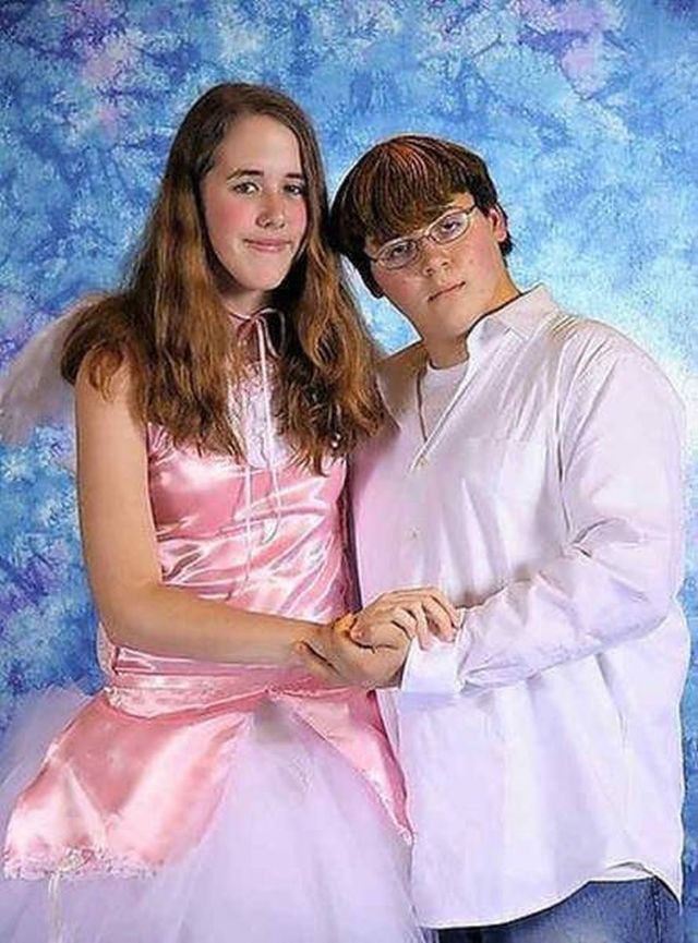 Awkward Prom Photos (25 pics)