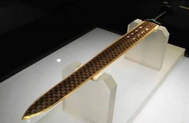 Unique Artifacts From The Past (25 pics)