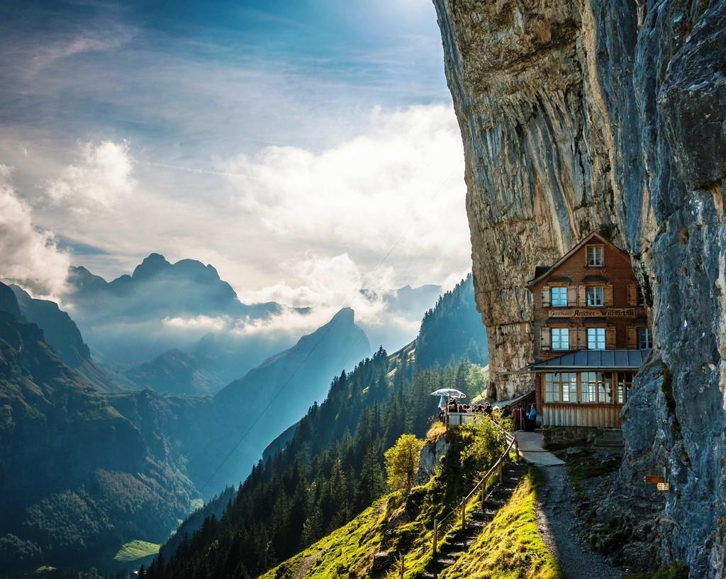 Amazing Hotels And Views (33 pics)
