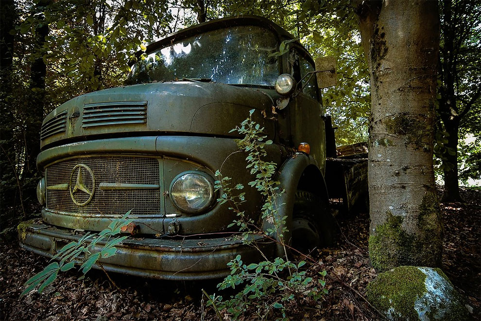 "Cemeteries" Of Cars (14 pics)