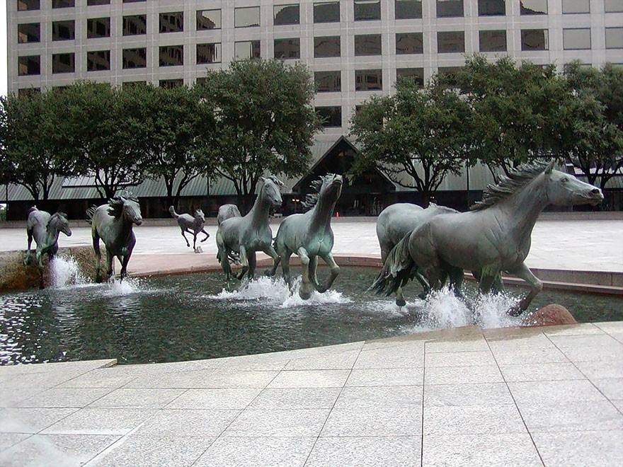 Unusual Sculptures (24 pics)