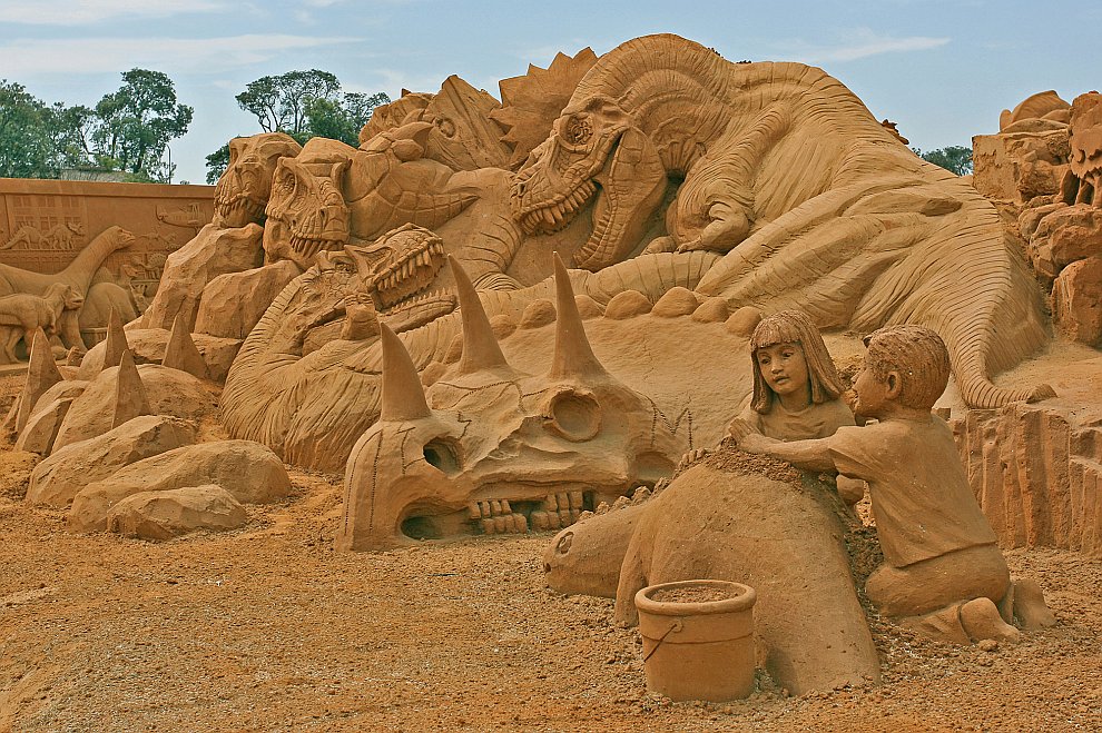 Amazing Sand Sculptures (18 pics)