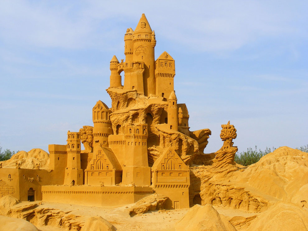 Amazing Sand Sculptures (18 pics)