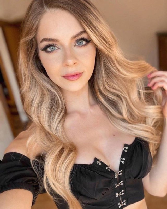 Girls In Corsets (25 pics)