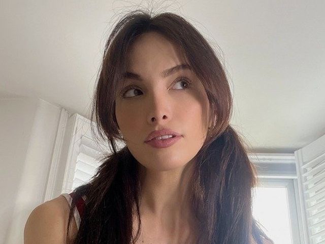 Braless Girls (37 pics)