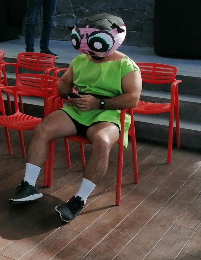 What Is Going On Here? (28 pics)