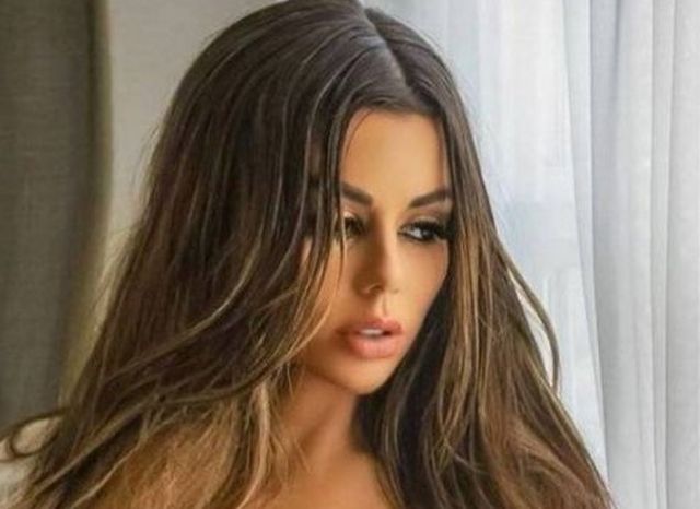 Girls With Handbras (47 pics)