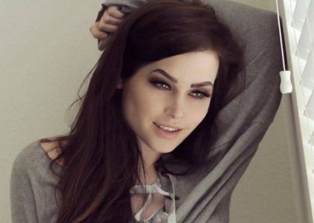 Busty Girls (45 pics)