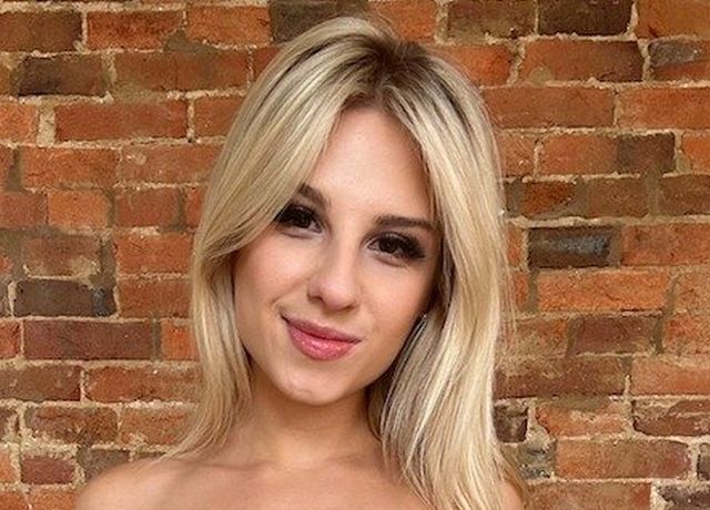 Braless Girls (38 pics)