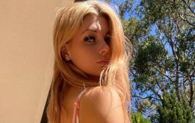 Rear View (49 pics)