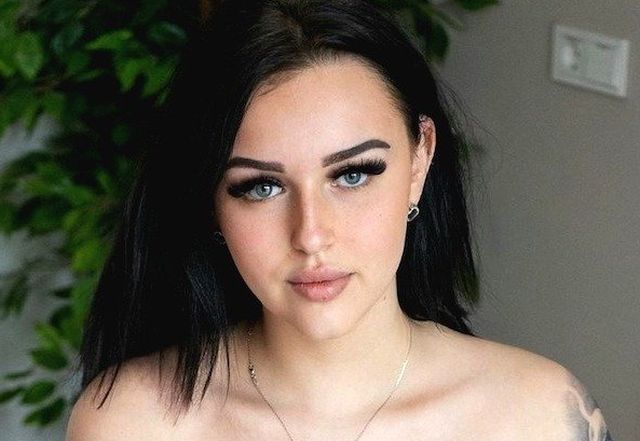 Braless Girls (36 pics)