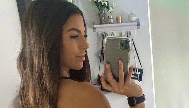 Selfie Girls (32 pics)
