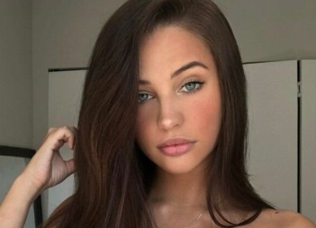 Beauty Brunettes (27 pics)