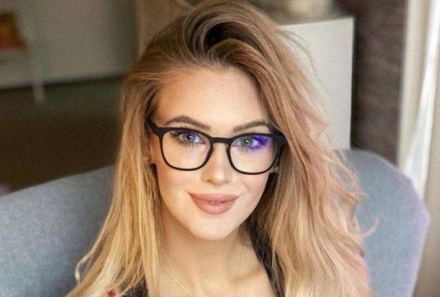 Girls In Glasses (50 pics)