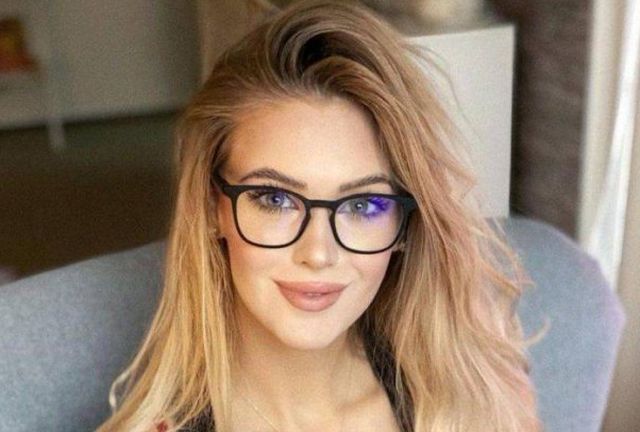 Girls In Glasses 50 Pics