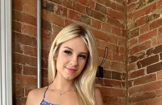 Girls With Beautiful Legs (36 pics)