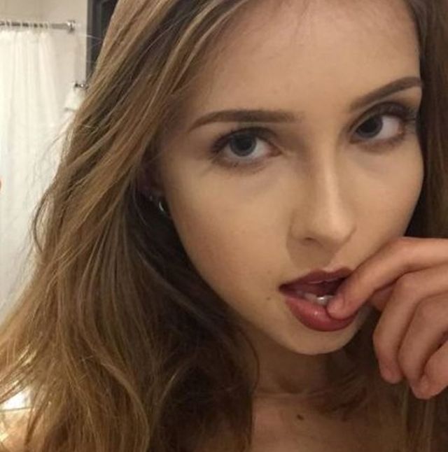 Selfie Girls (47 pics)