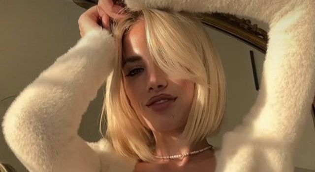 Braless Girls (38 pics)