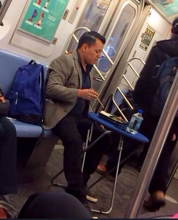 Strange People In The Subway (21 pics)