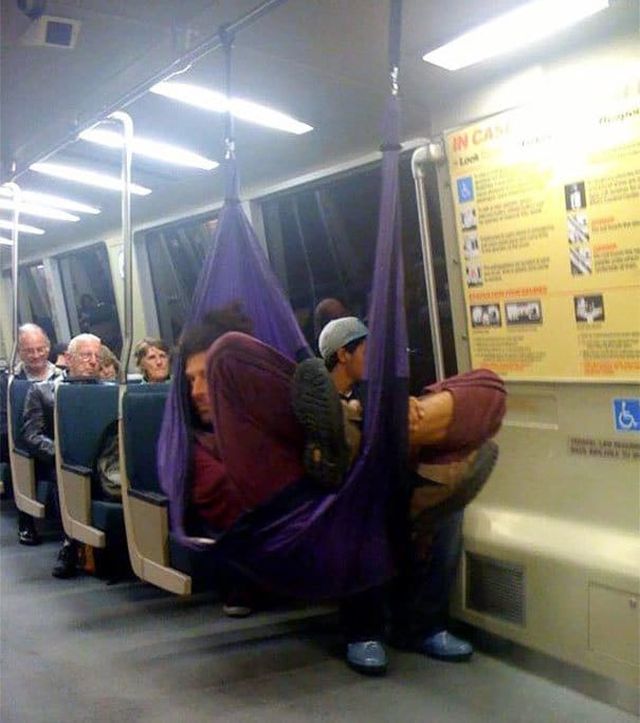 Strange People In The Subway (21 pics)