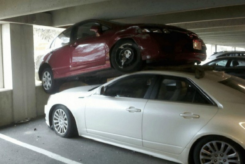 Weird Car Crashes (15 pics)