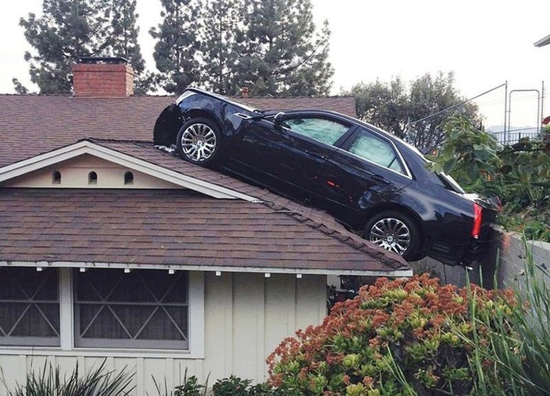 Weird Car Crashes (15 pics)