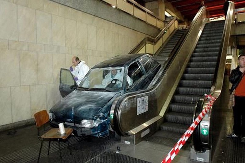 Weird Car Crashes (15 pics)