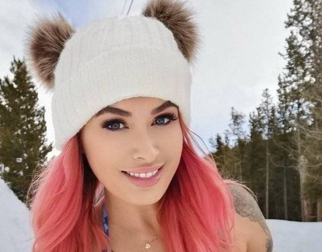 Girls With Dyed Hair (50 pics)
