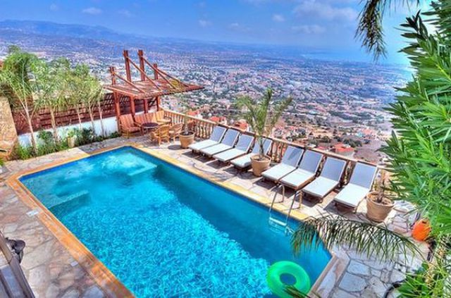 Cool Swimming Pools (27 pics)