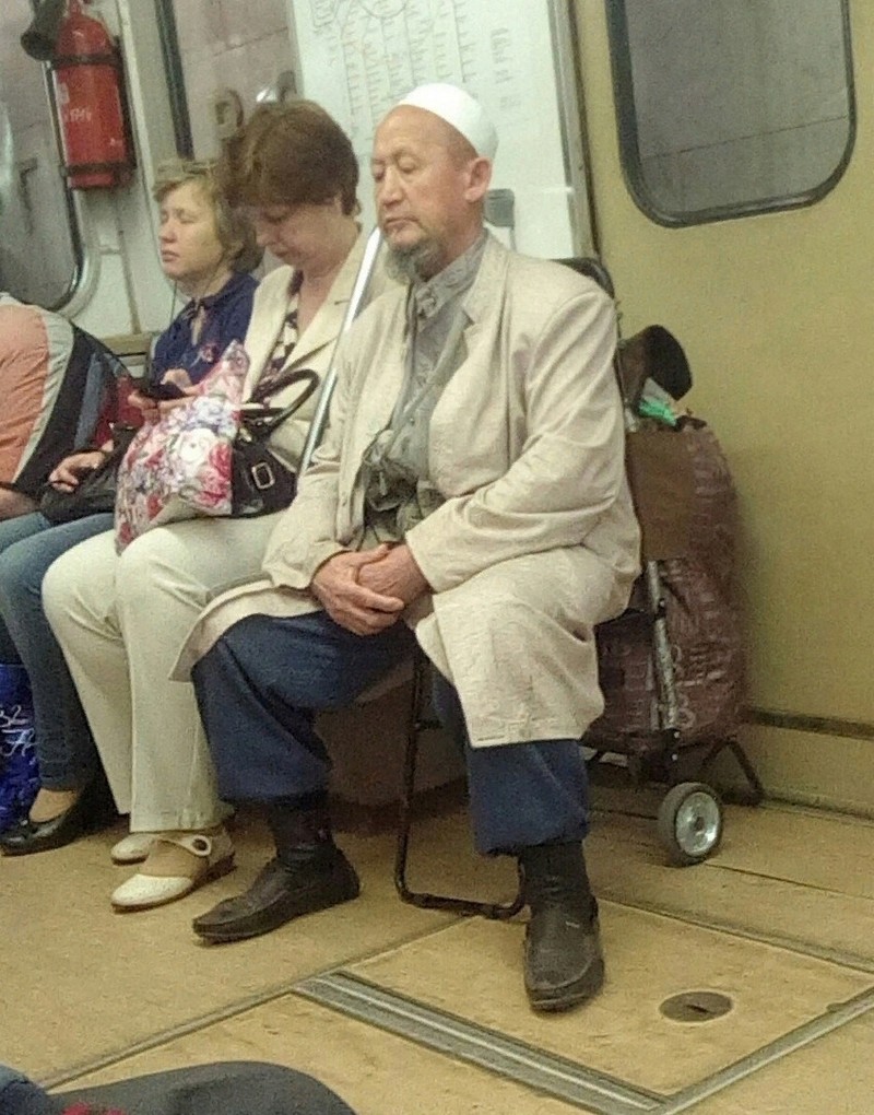 Weird Russians In The Subway (26 pics)