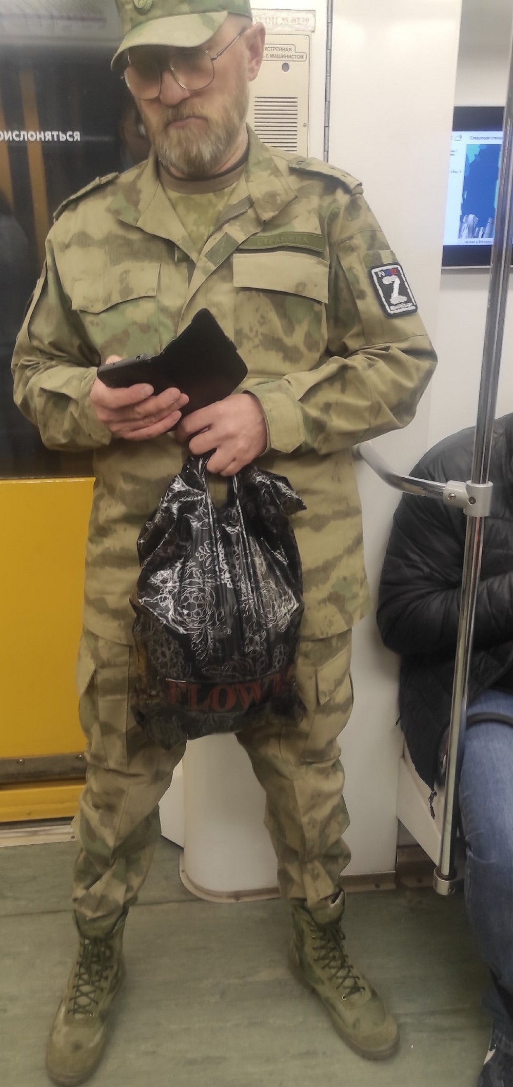 Weird Russians In The Subway (26 pics)