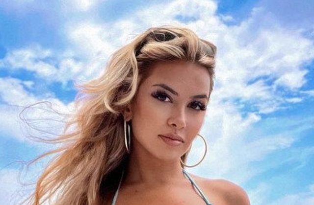 Hot Girls (35 pics)
