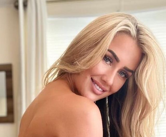 Blondes And Brunettes (35 pics)