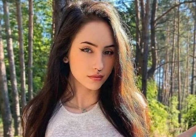 Braless Girls (48 pics)