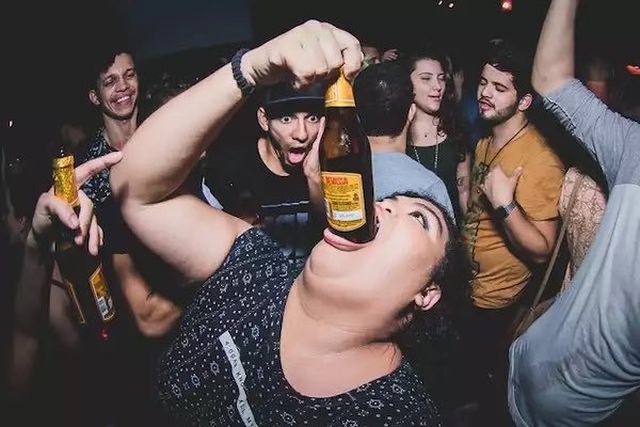 Weird Photos From Nightclubs (24 pics)