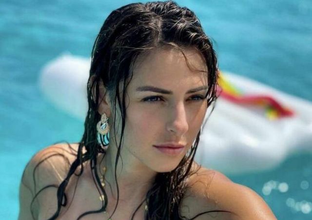 Girls With Tan Lines (49 pics)