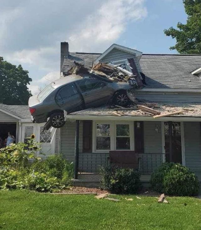 How Did The Car Crash Into The Second Floor Of The House? (18 pics)